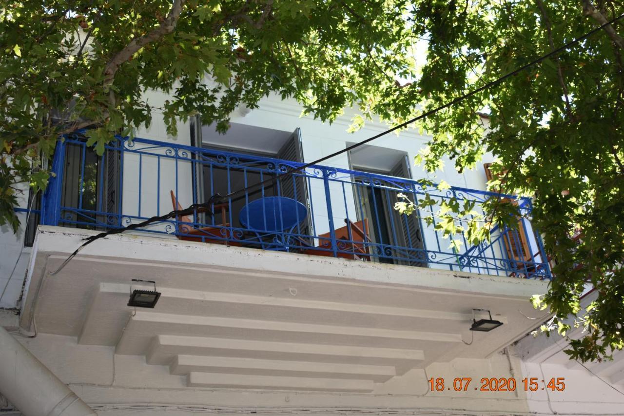 The Central House! Raches  Exterior photo